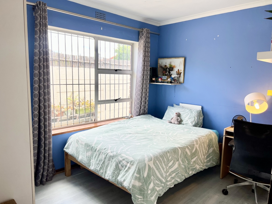 4 Bedroom Property for Sale in Plattekloof Glen Western Cape